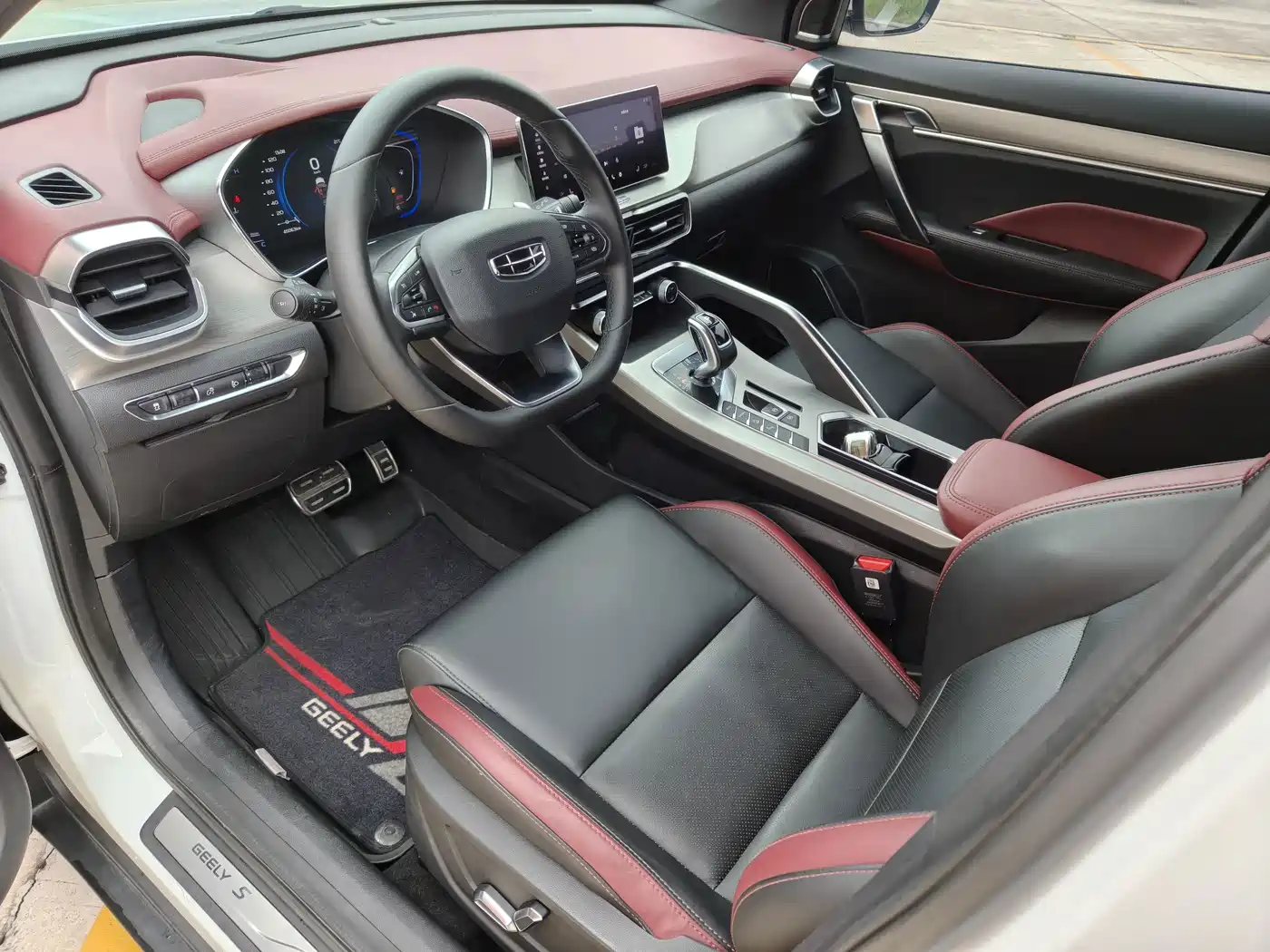 Фото 4 - Geely Binyue