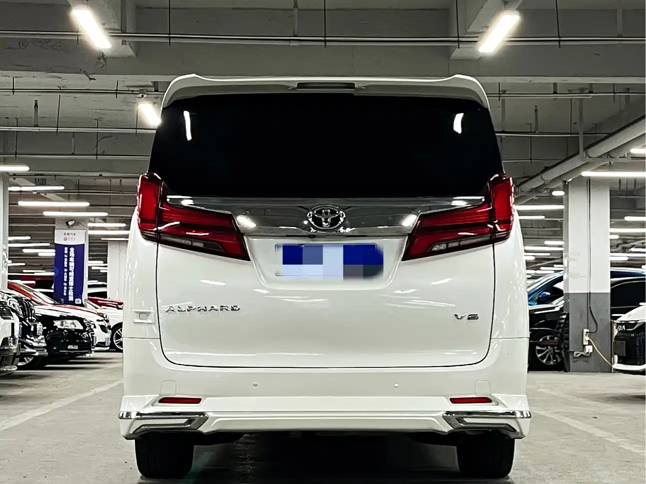 Photo 5 - Toyota Alphard
