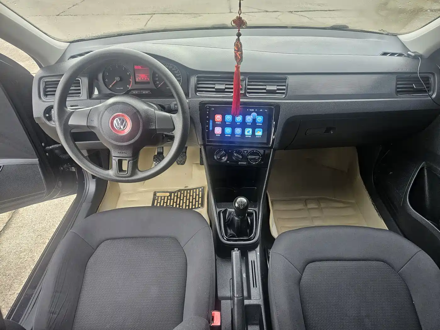 Volkswagen Santana 2015 1.6L Manual Trend Edition фото 8