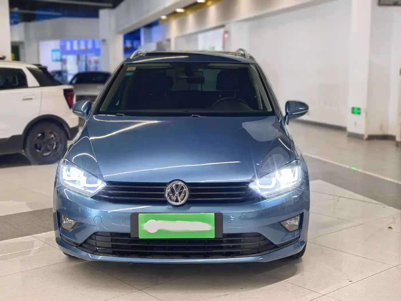 Volkswagen Golf Sportsvan 2016 280TSI Automatic Luxury фото 2