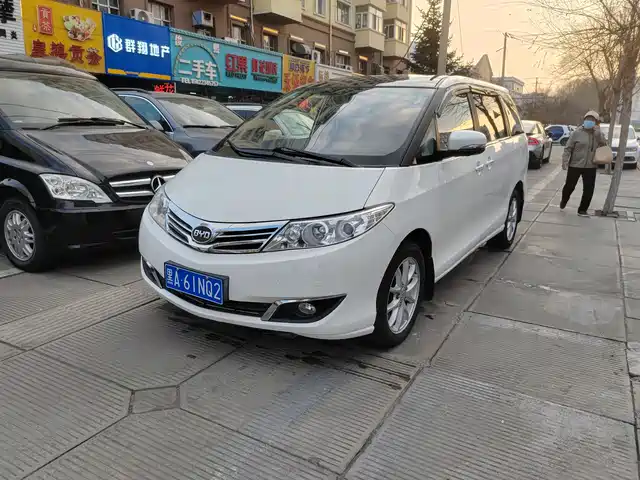  BYD BYD M6 2015 2.4L Automatic Premium Edition