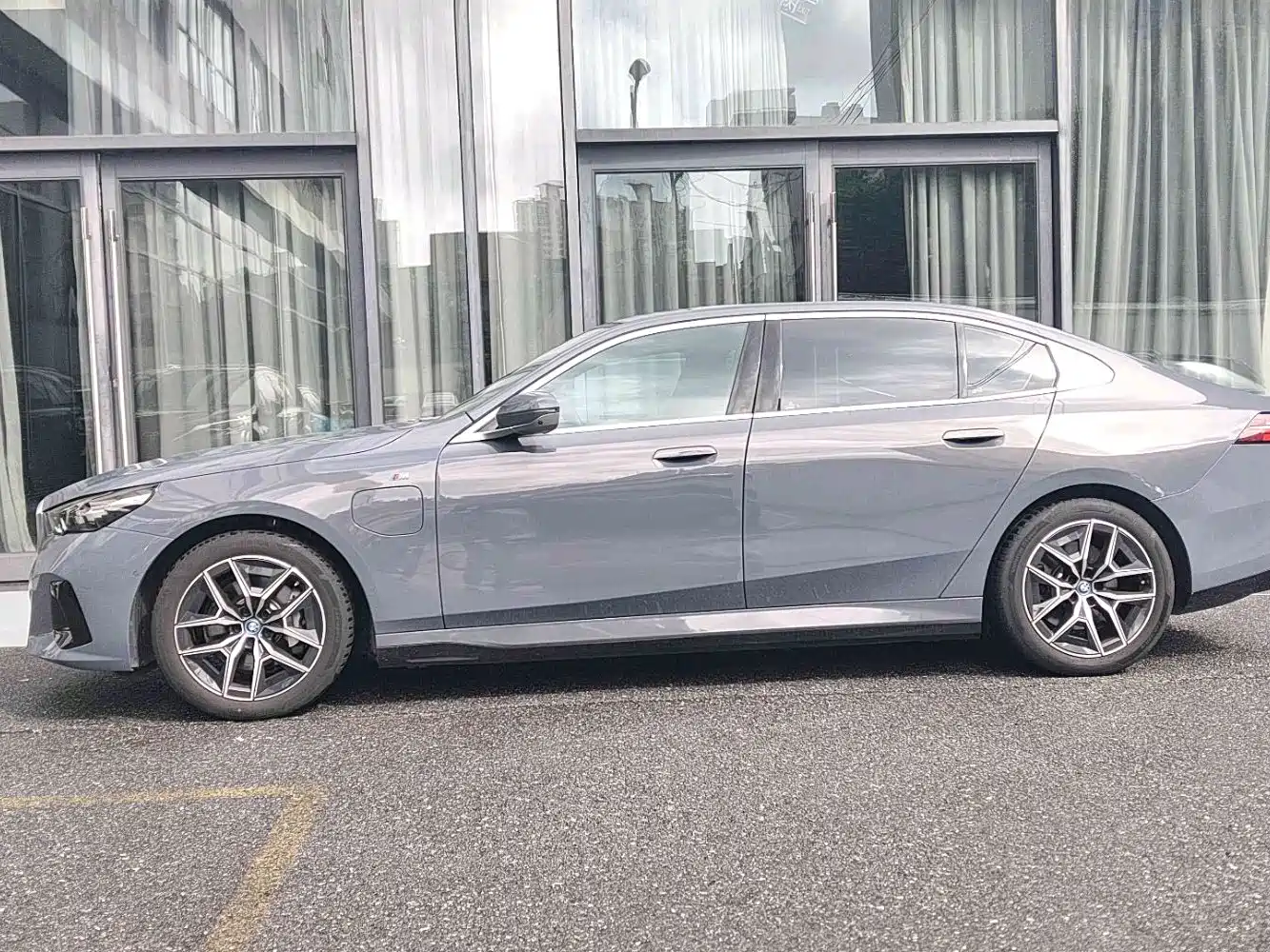 BMW i5 2024 2024 eDrive 35L Premium Model M Sport Package