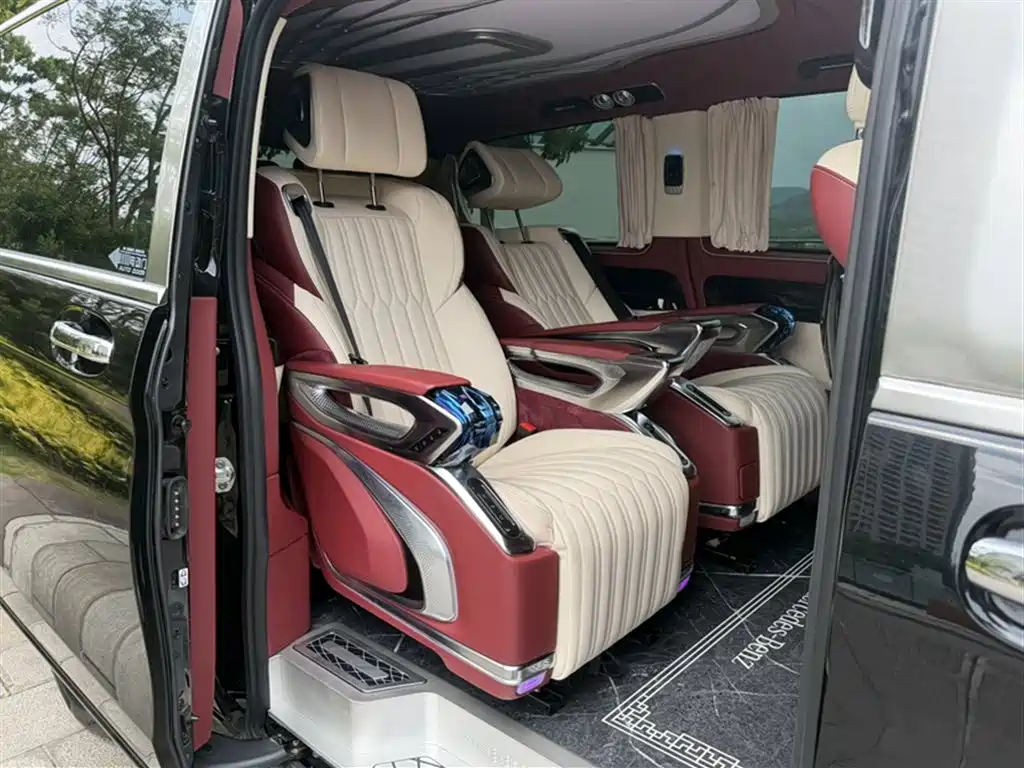 Mercedes-Benz Vito 2023 2.0T Elite 7-Seater фото 15