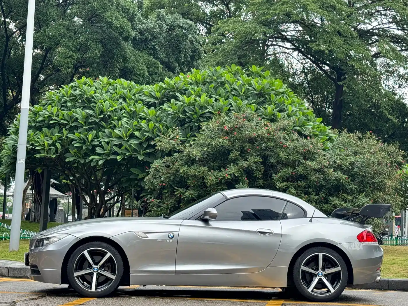 BMW Z4 2011 sDrive23i Flame Limited Edition фото 4