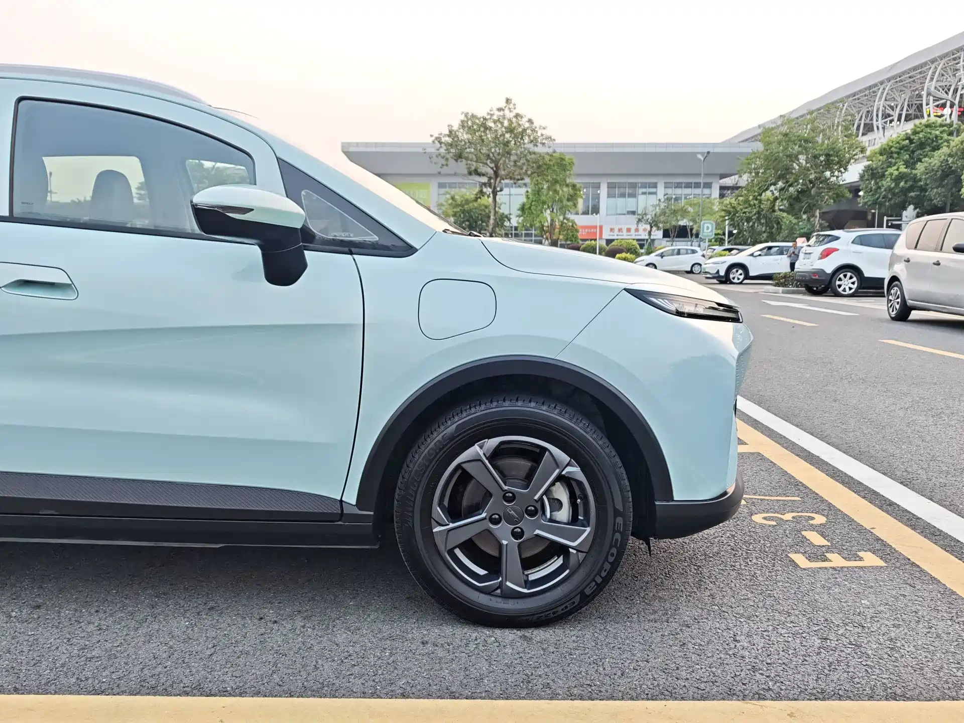 Фото 21 - Geely Geometry E Firefly