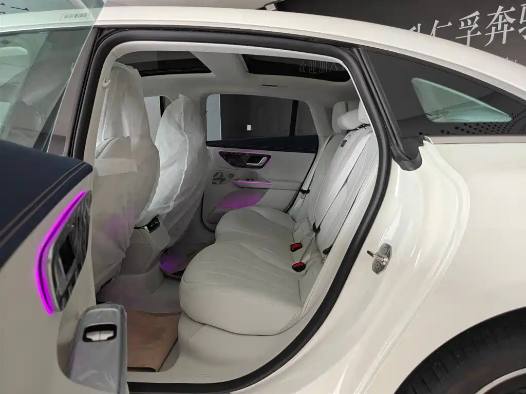 Mercedes-Benz EQE 2025 Model 500 4MATIC Luxury Edition фото 4