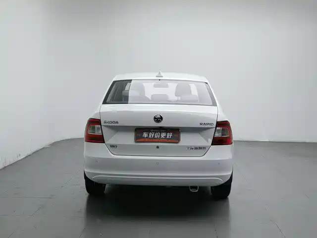 Škoda Rapid 2016 1.6L Manual Pioneer Edition — фото 4