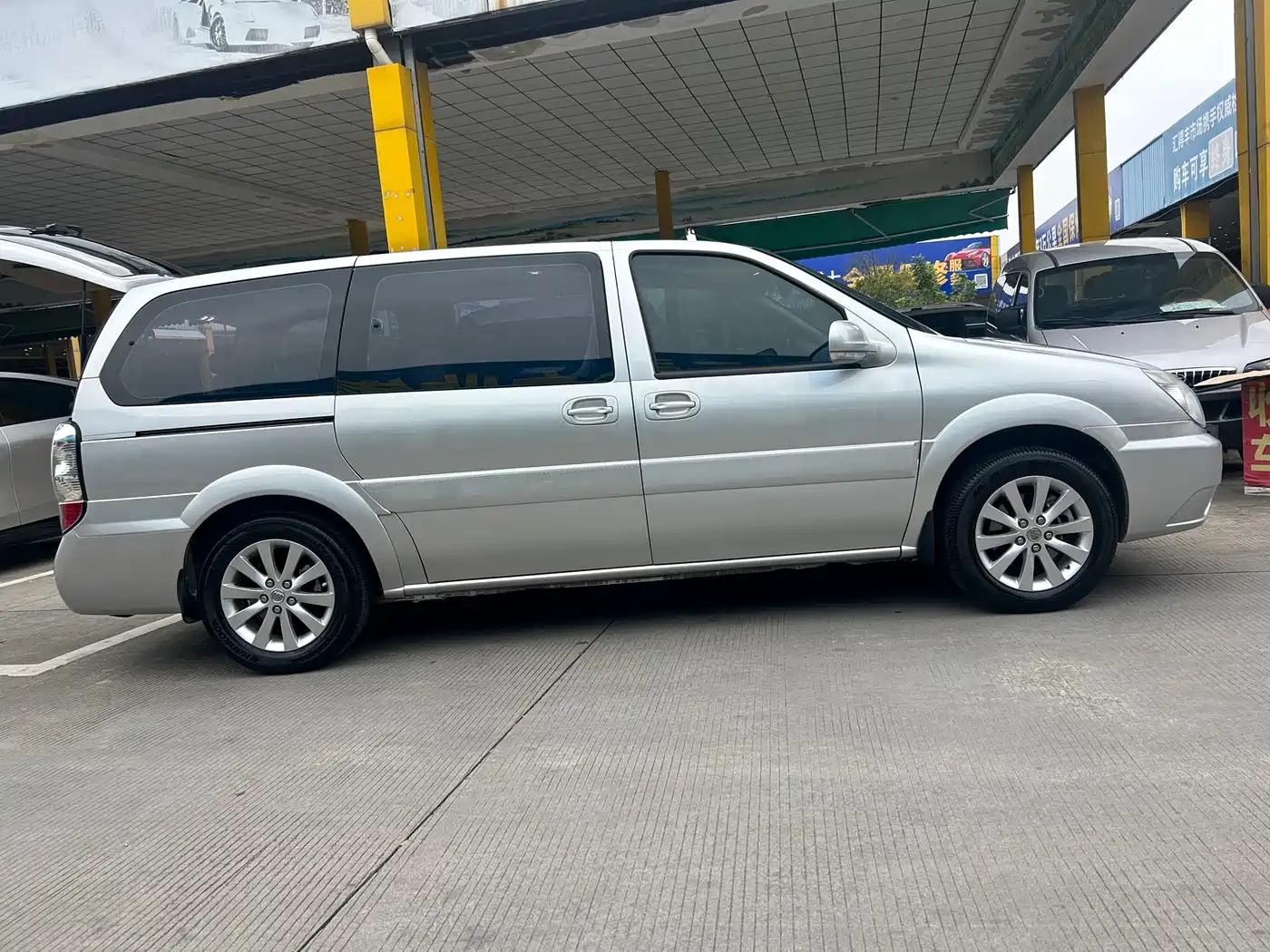 Buick GL8 2014 2.4L Classic Edition фото 13