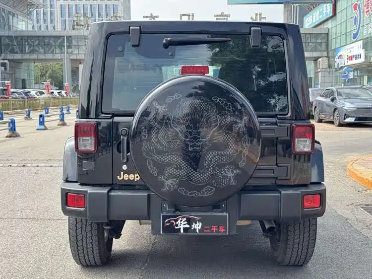 Фото 8 - Jeep Wrangler