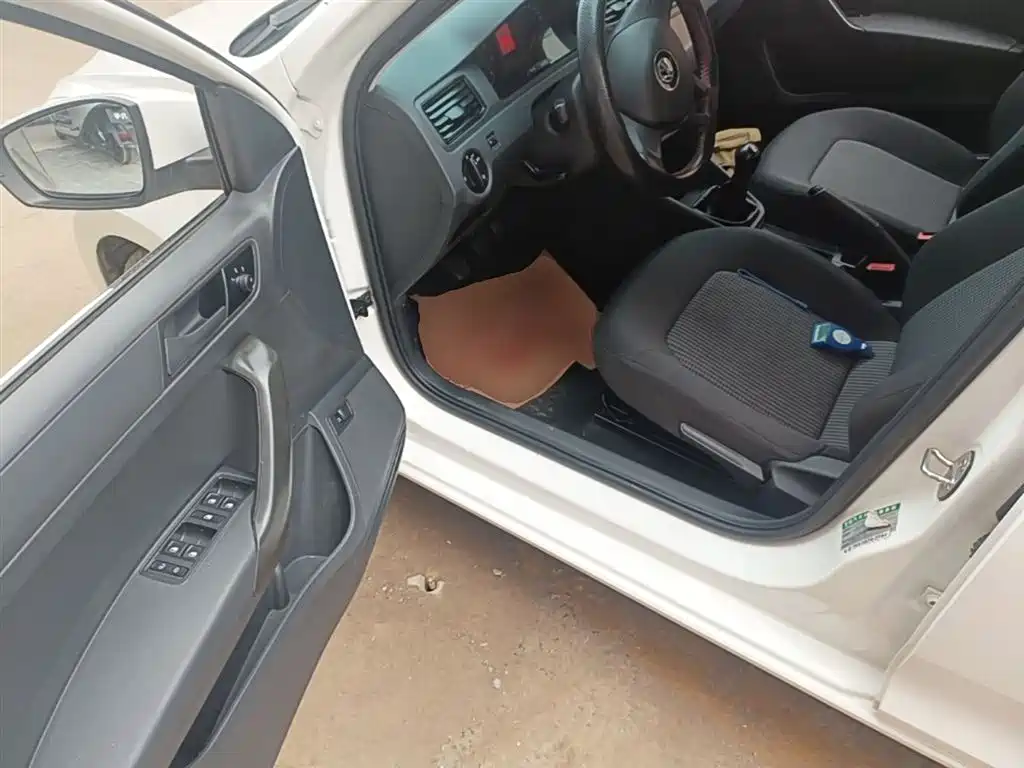 Volkswagen Santana 2016 1.6L Manual Trend Edition фото 16