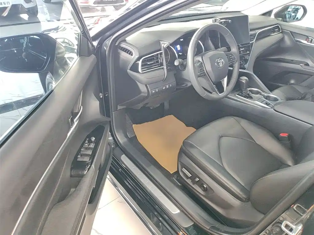 Toyota Camry 2023 2.0G Luxury Edition фото 16