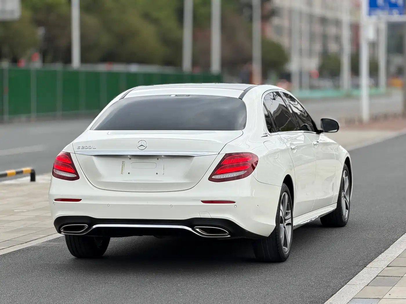 Mercedes-Benz E-Class 2018 Facelift E 200 L Sport фото 28