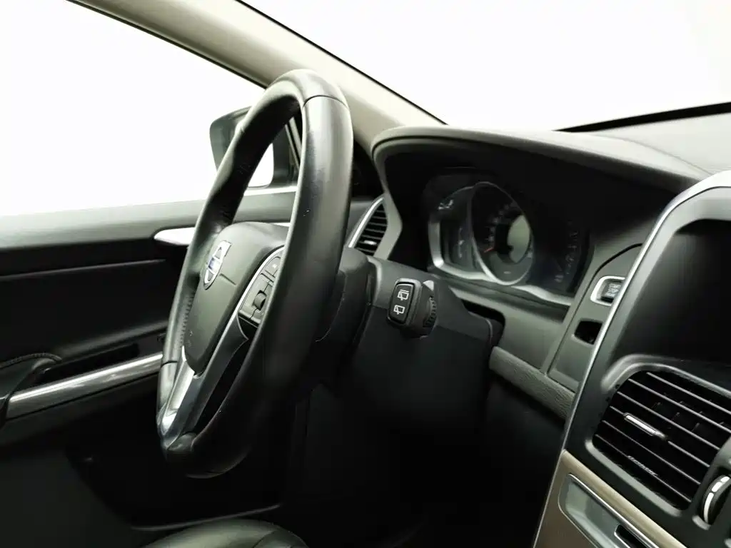 صورة 22 - Volvo XC60