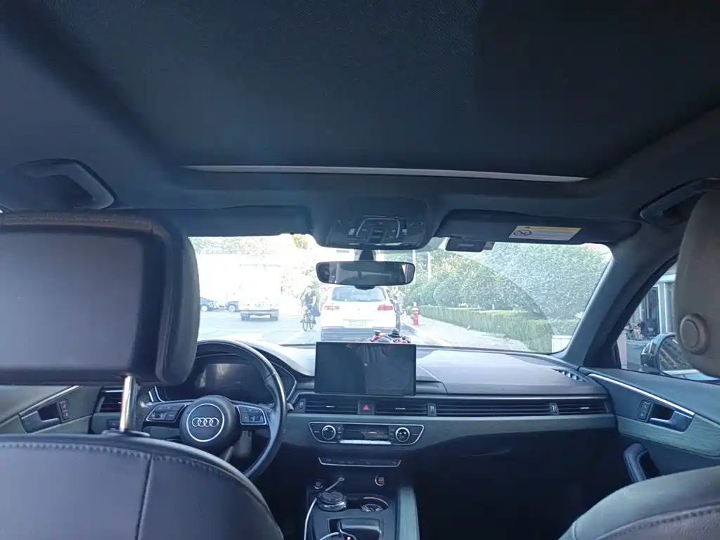 Фото 9 - Audi A4L