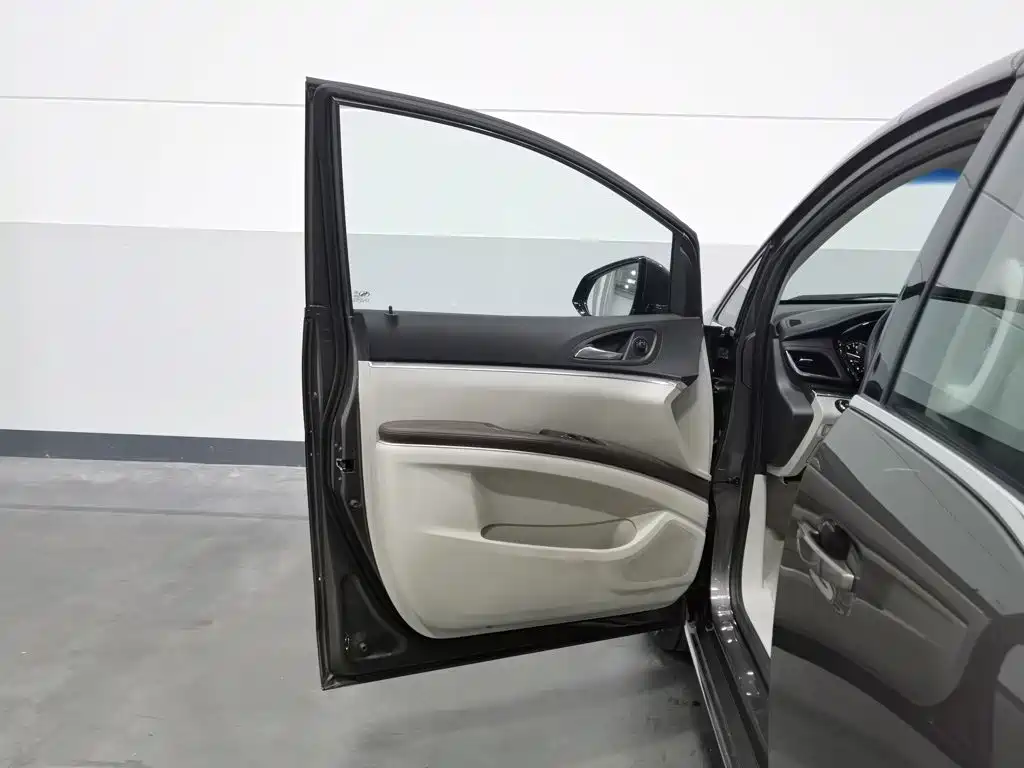 Photo 8 - Buick GL8