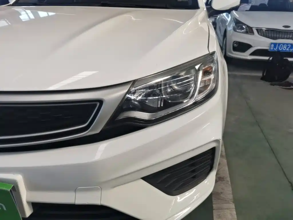 Фото 24 - Geely Vision