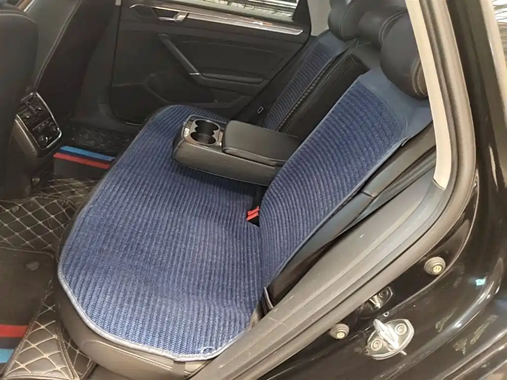 Volkswagen Passat 2016 330TSI DSG Executive Edition фото 17