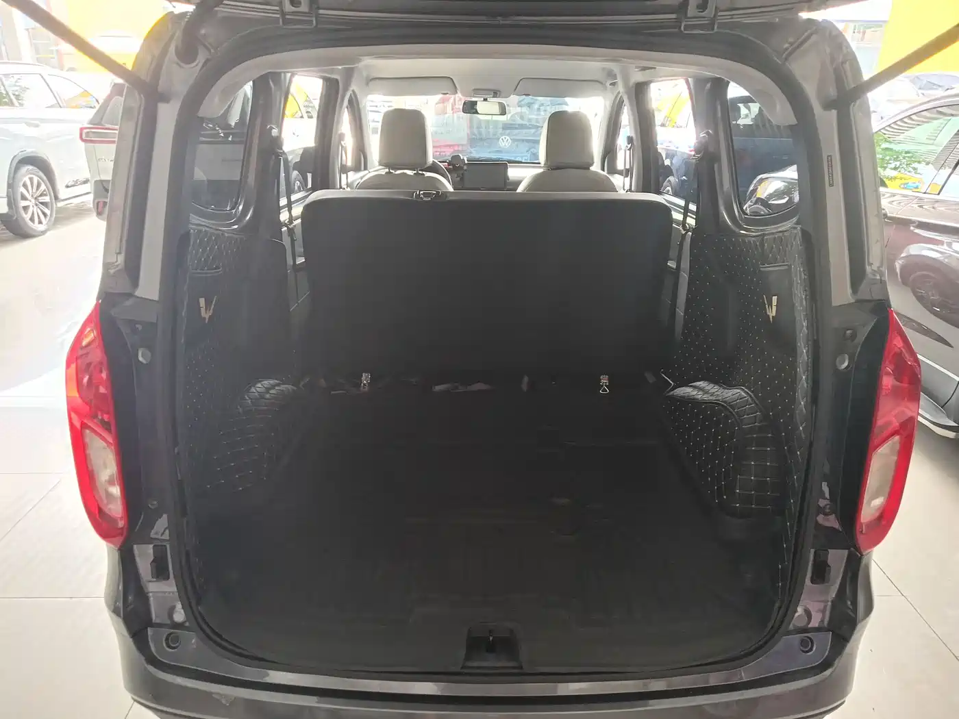 Фото 12 - Wuling Motors Wuling Hongguang New Energy