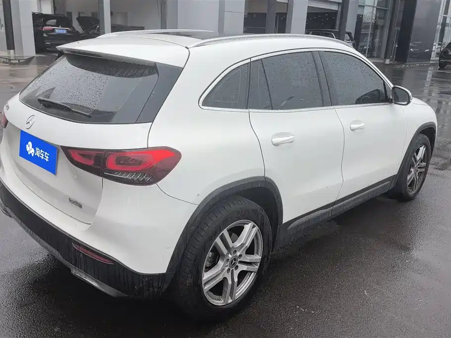 MERCEDES-BENZ GLA