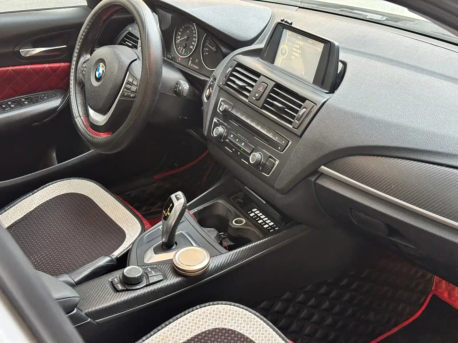Photo 10 - BMW 1 Series (Import)