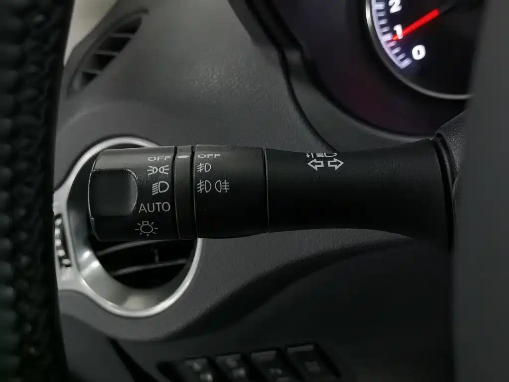 Renault Koleos (Import) 2012 2012 2.5L 4WD Comfort Navigation Edition