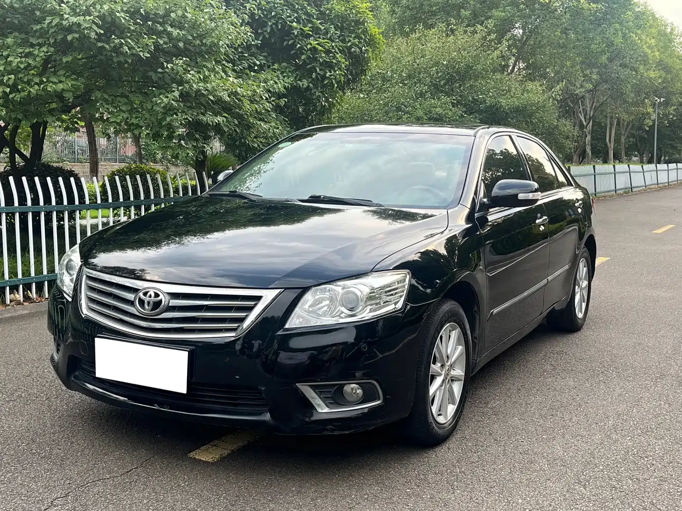 Фото 1 - Toyota Camry