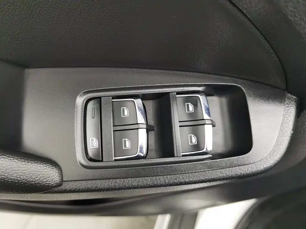 Фото 9 - Roewe RX5