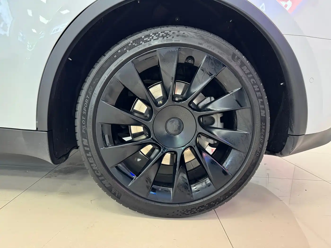 Фото 11 - Tesla Model Y