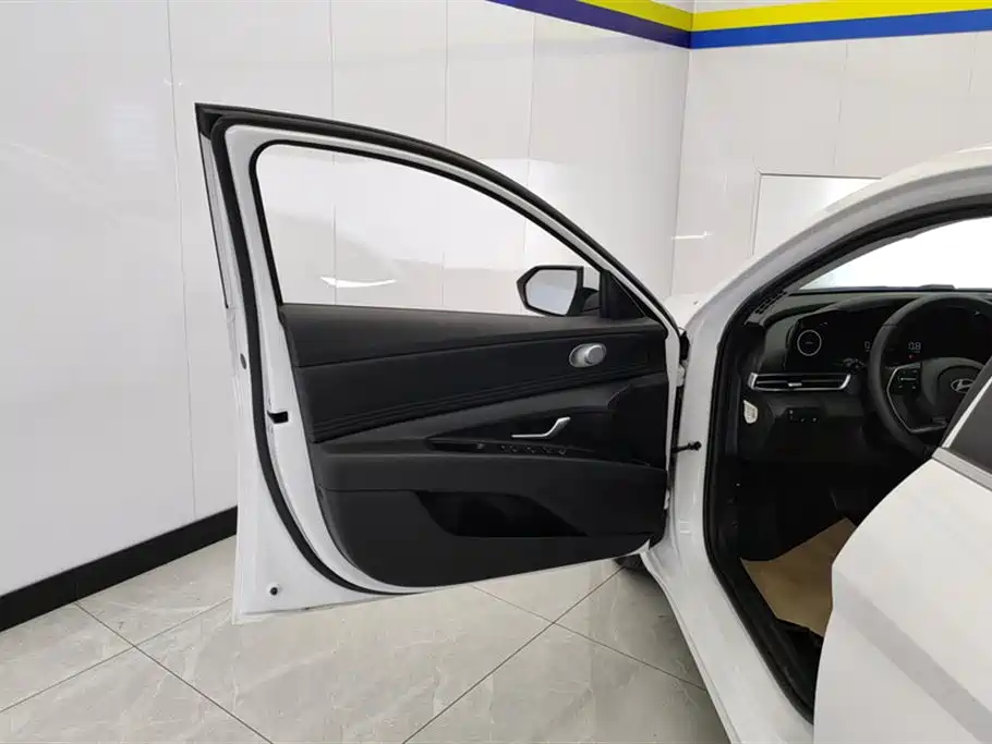 MODERN ELANTRA