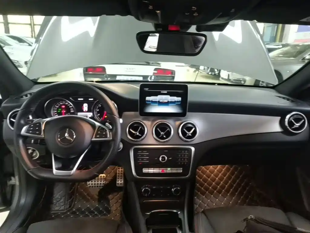 Mercedes-Benz CLA (Import) 2018 CLA 220 4MATIC фото 10