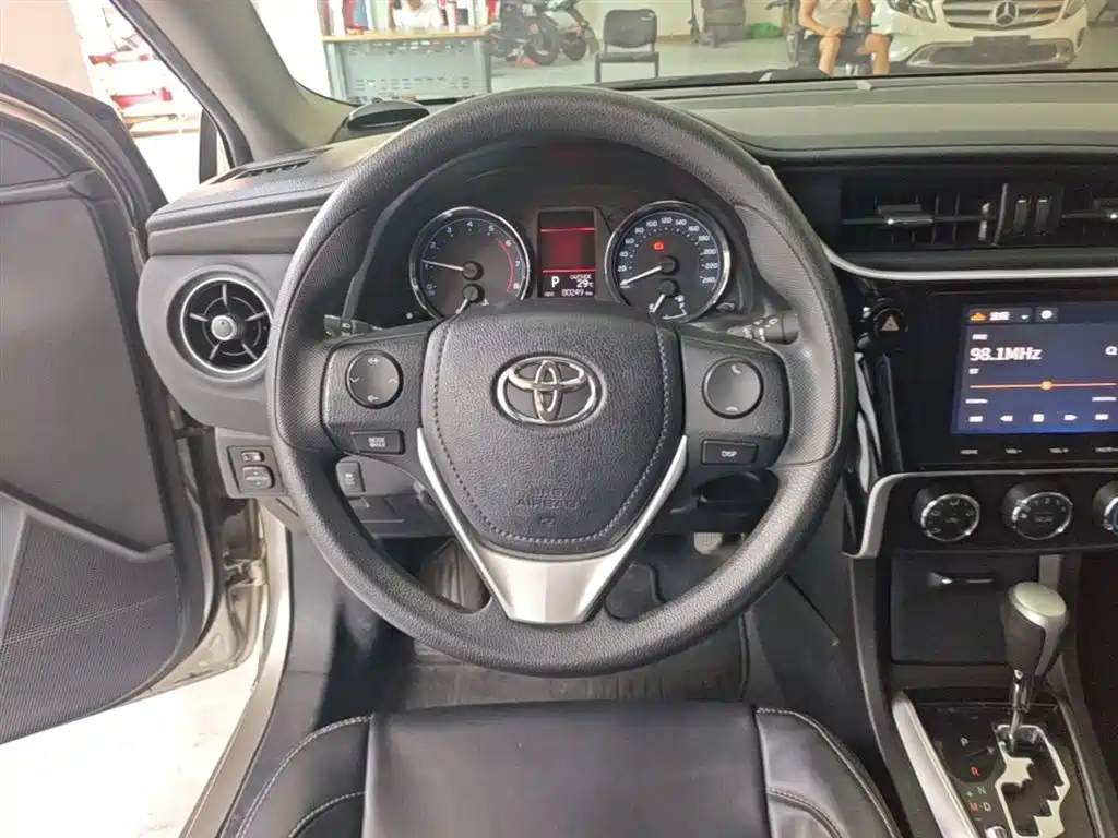 Toyota Corolla 2017 Facelift 1.2T S-CVT GL-i фото 11