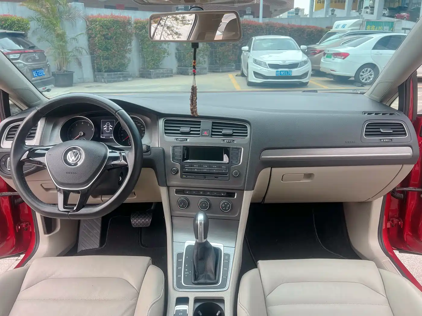 Volkswagen Golf 2015 1.6L Automatic Comfort фото 11