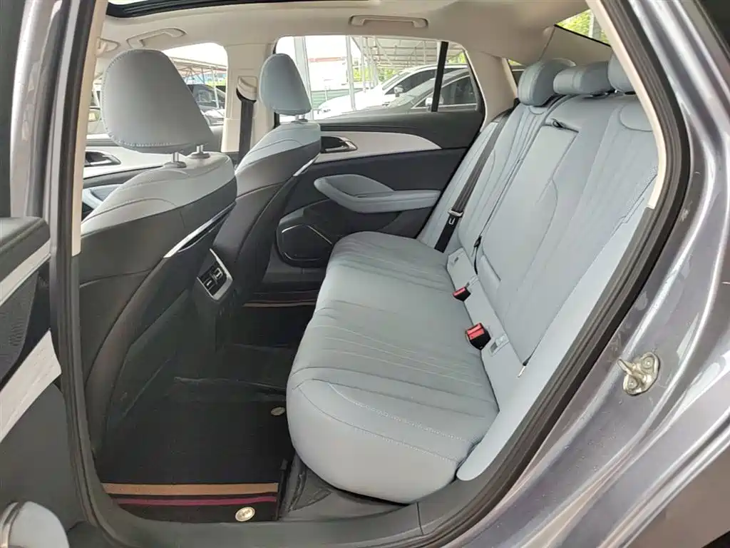 Hongqi H5 PHEV 2025 170 Super Hybrid Edition фото 17