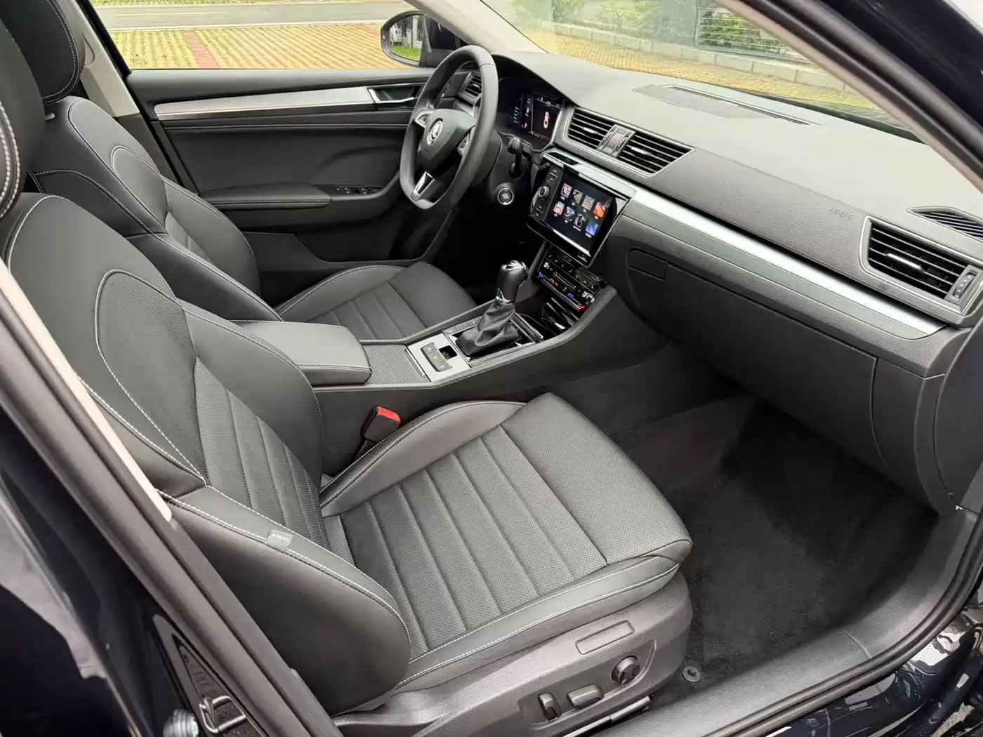 Škoda Superb 2019 TSI330 DSG Comfort Edition фото 8