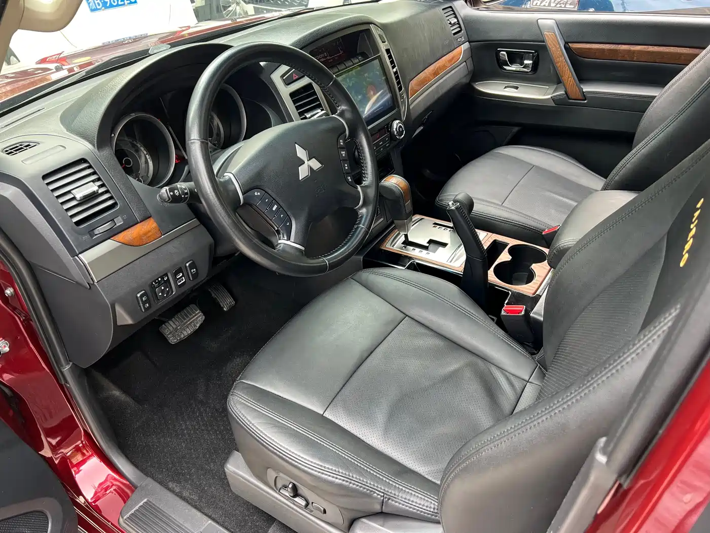 Mitsubishi Pajero (Import) 2020 3.0L Automatic Standard Edition фото 9