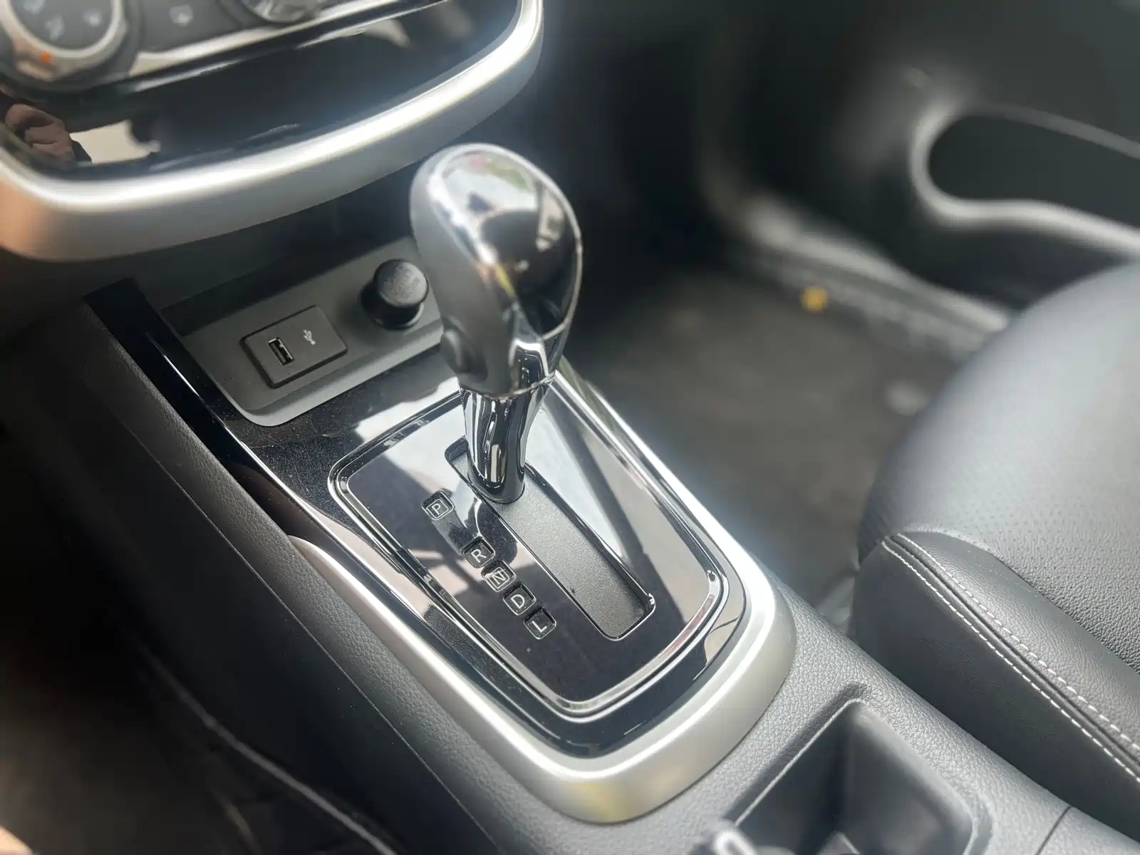 Photo 11 - Nissan Tiida