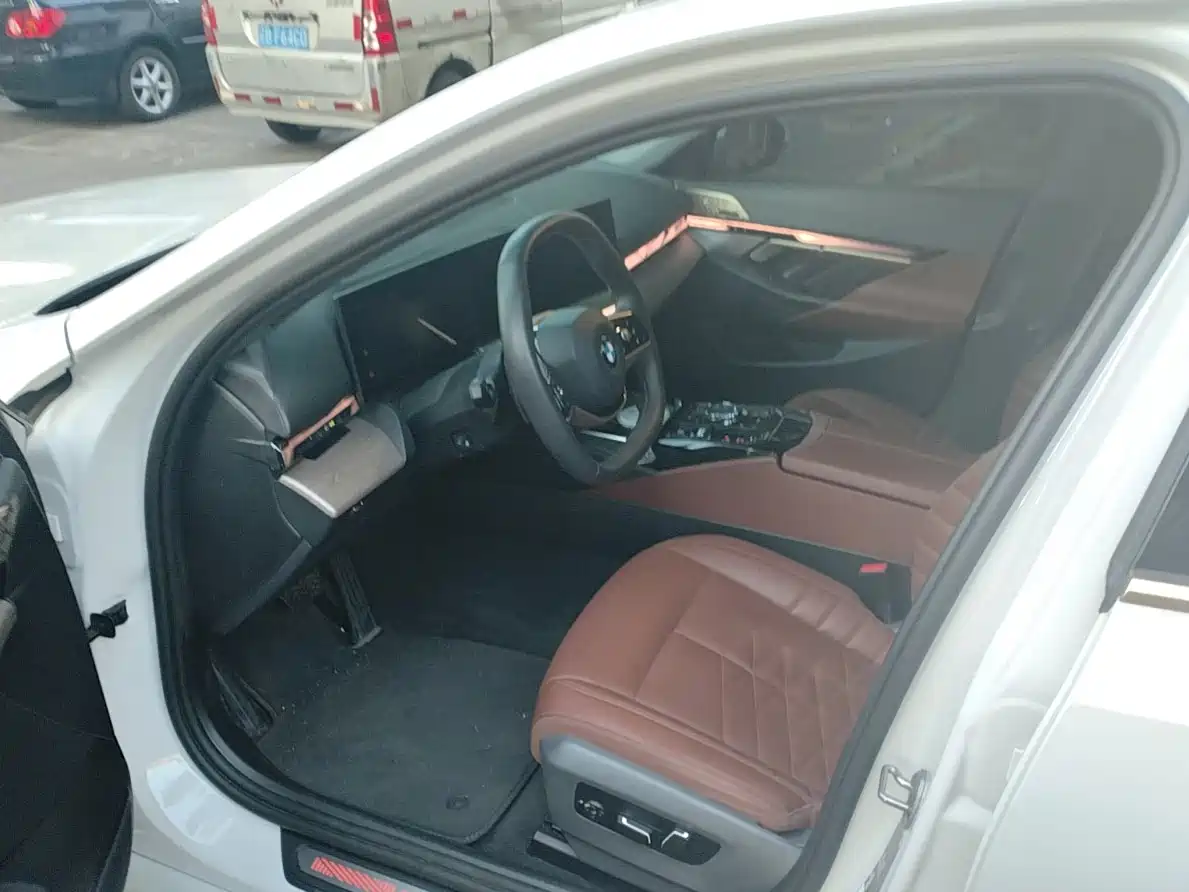 Photo 6 - BMW 5 Series