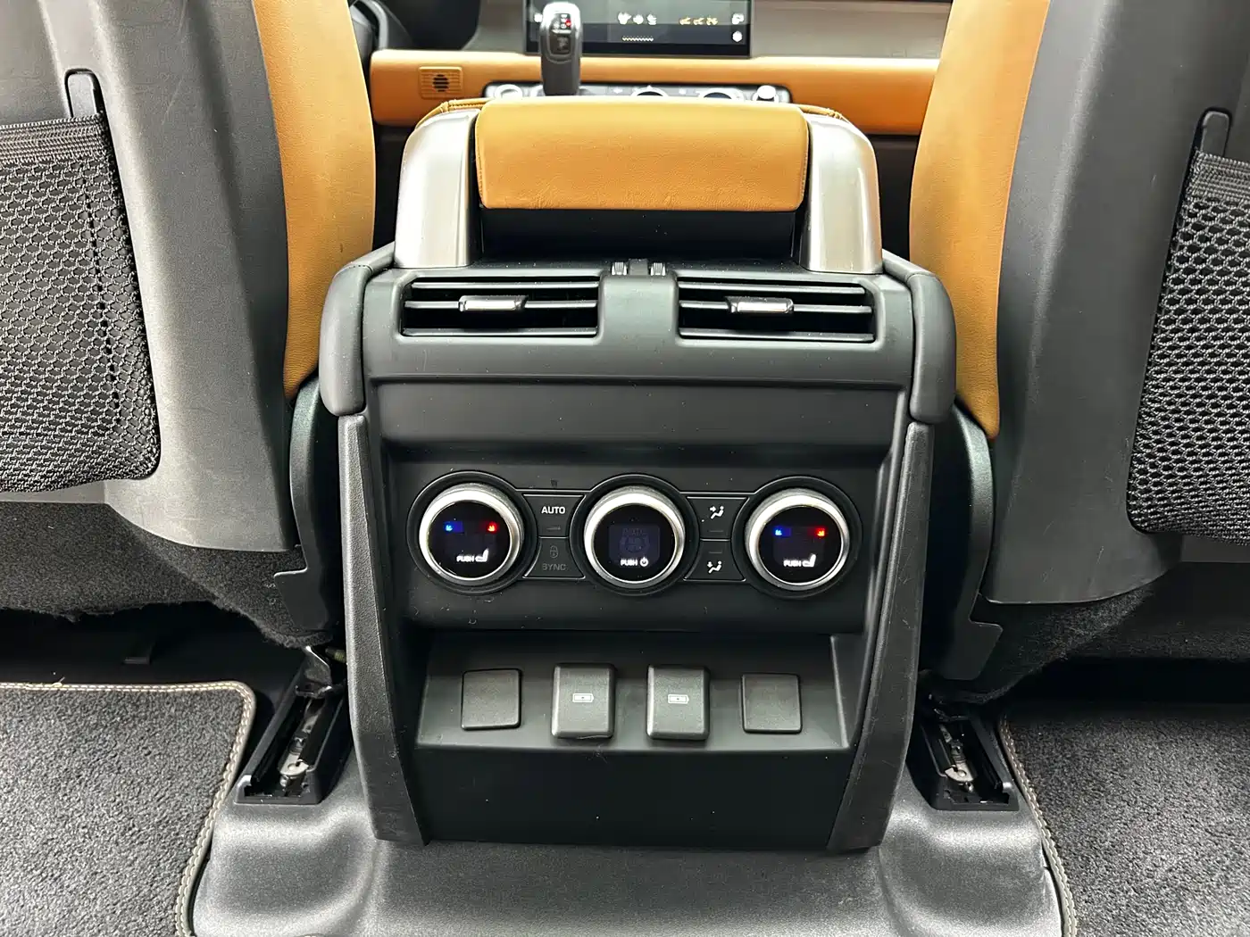 Land Rover Defender 2023 Model Year 130 3.0T P400 HSE фото 19