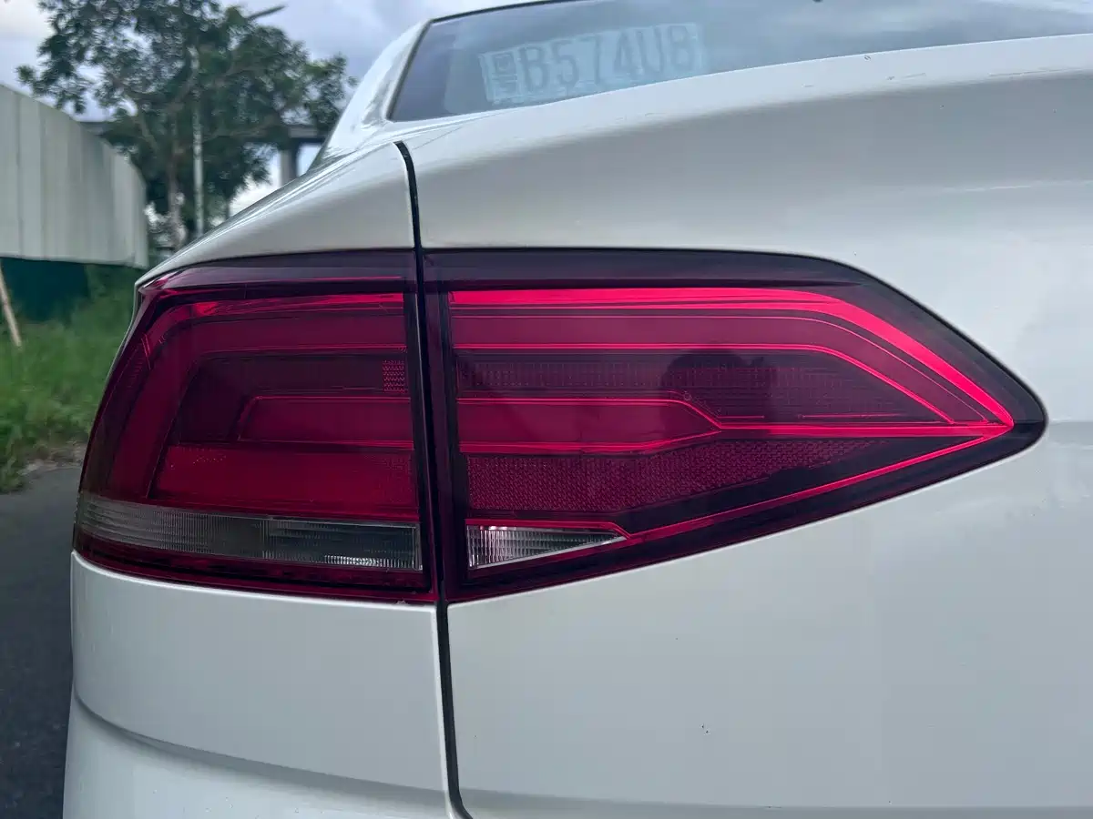 Photo 10 - Volkswagen Lamando