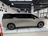 Фото 5 - Volvo EM90
