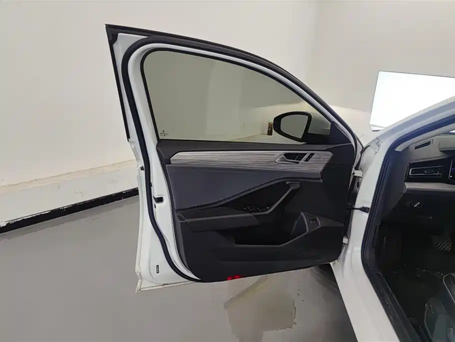Volkswagen Sagitar 2023 Model Year 200TSI DSG Surpass Edition фото 7
