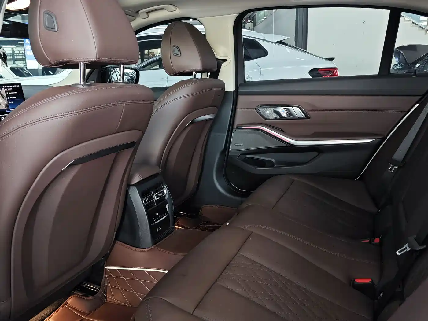 BMW 3 Series 2024 325Li M Sport Shadowline Package фото 6