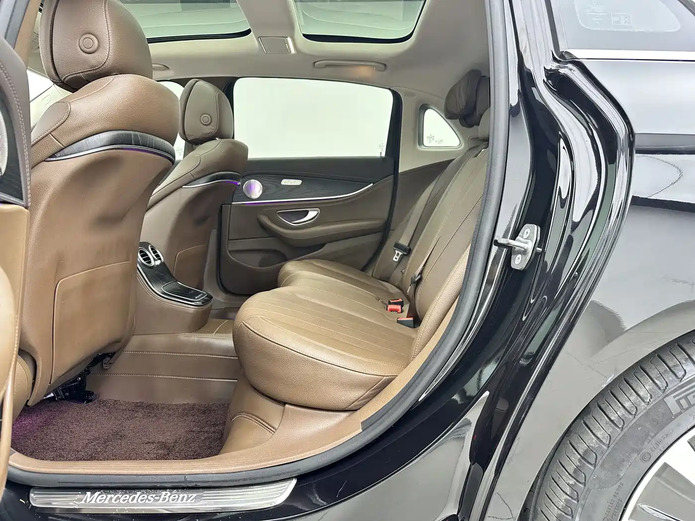 Mercedes-Benz E-Class New Energy 2022 E 350 e L Plug-in Hybrid Sedan фото 14