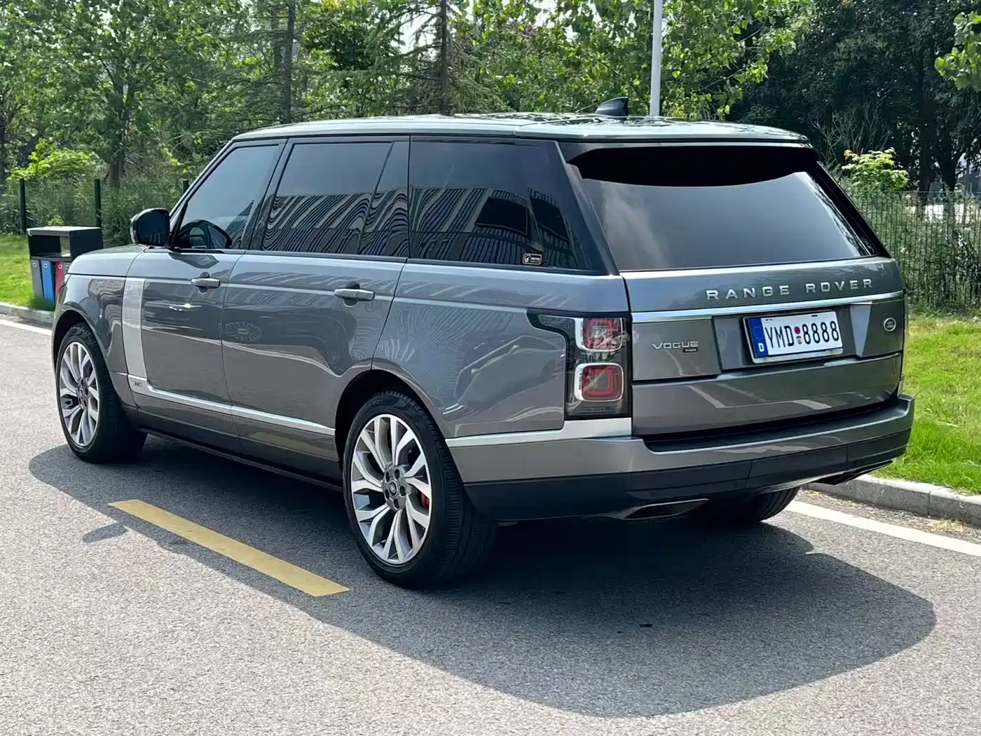 Photo 4 - Land Rover Range Rover