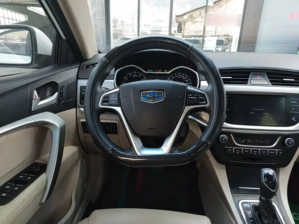 Фото 11 - Geely Emgrand