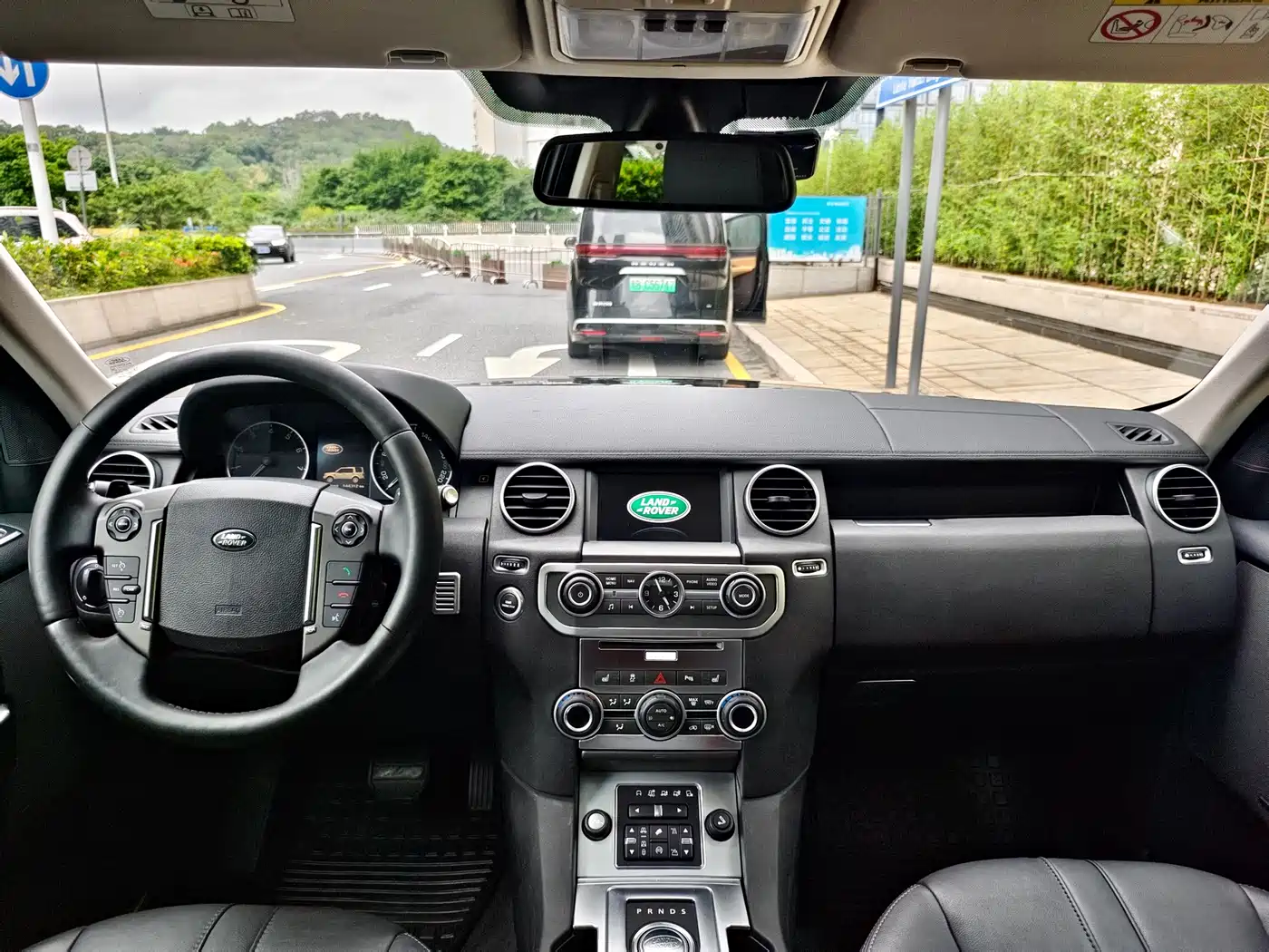 Land Rover Discovery 2016 3.0 SC Black Edition SE фото 13