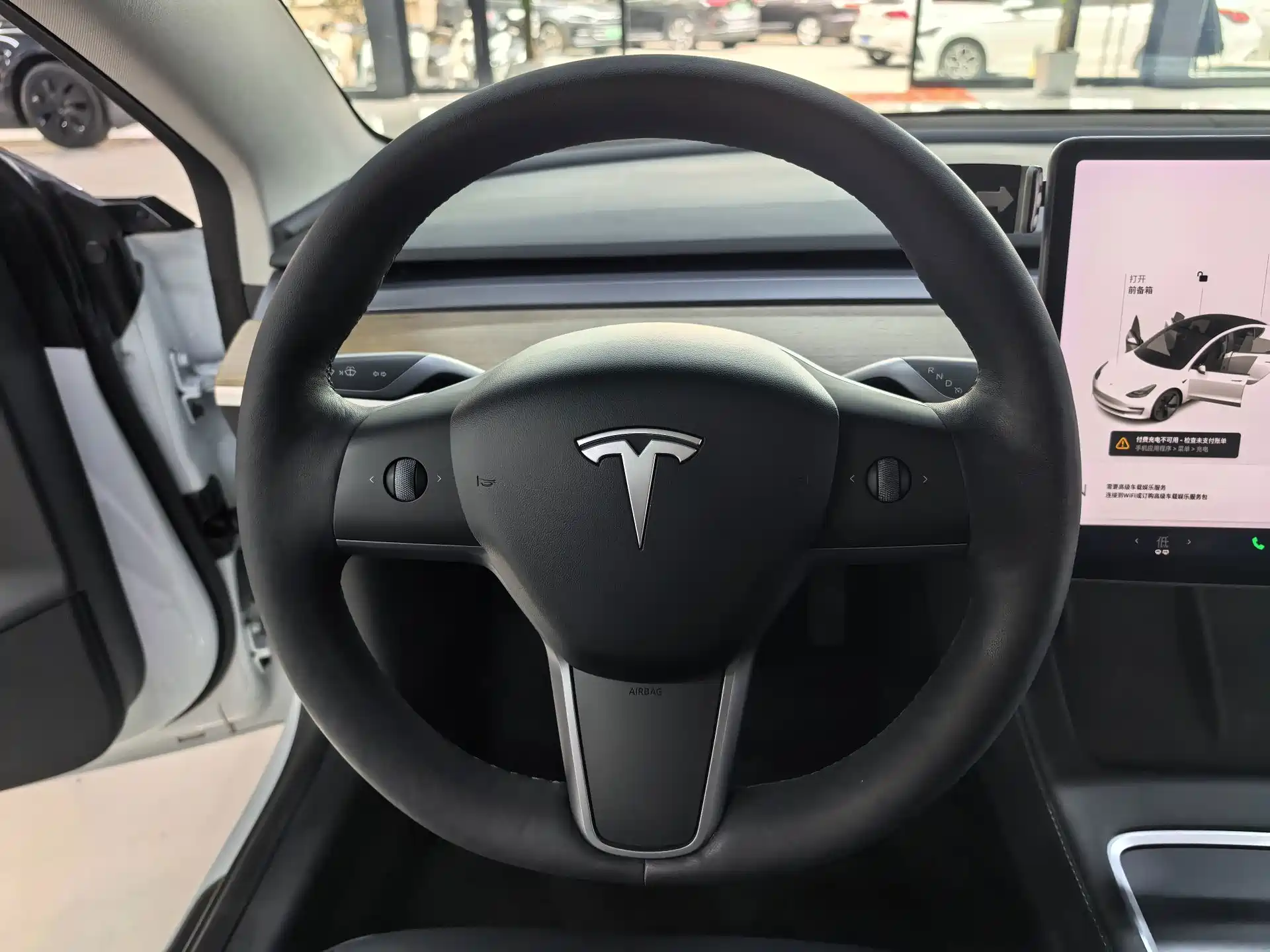 Фото 10 - Tesla Model 3