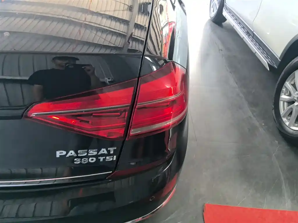 Volkswagen Passat 2016 330TSI DSG Executive Edition фото 8
