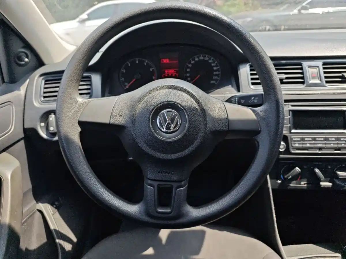 Volkswagen Santana 2015 1.6L Manual Trend Edition фото 7