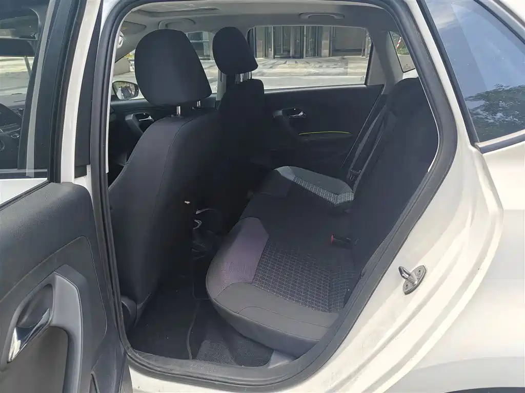 Volkswagen Polo 2016 1.6L Automatic Comfort фото 10